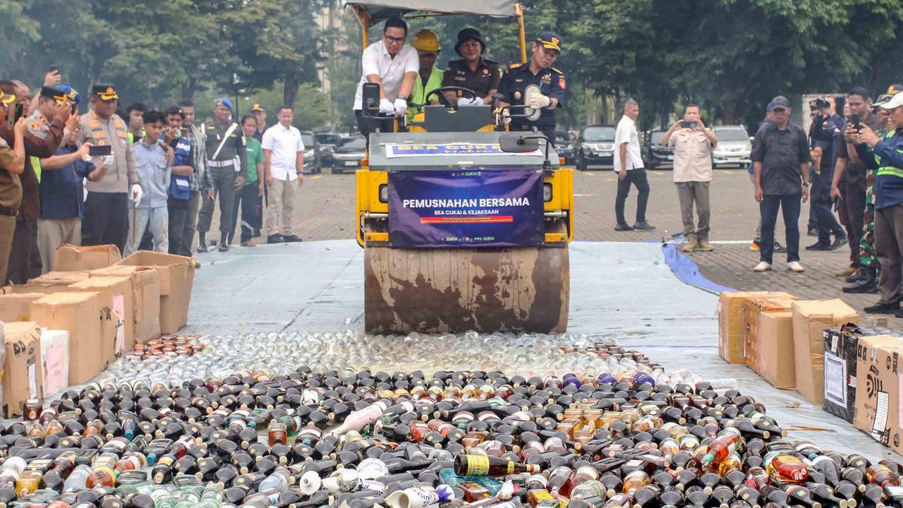 FOTO: Bea Cukai Banten Musnahkan Barang Ilegal Senilai Rp 53,7 Miliar di Tangerang