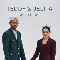Penampilan istri Teddy Adhitya, Jelita Clough di momen pernikahan mereka tak luput dari perhatian. Tampil unik dengan dress dan blazer. [@vidialdiano/@rendharais/@bensihombing/@rizkyfbian].
