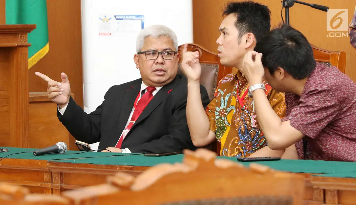 Kabiro Hukum KPK Setiadi saat mengikuti sidang vonis praperadilan Setya Novanto di PN Jakarta Selatan, Jumat (29/9). Praperadilan yang diajukan Setya Novanto dikabulkan sebagian. (Liputan6.com/Immanuel Antonius)