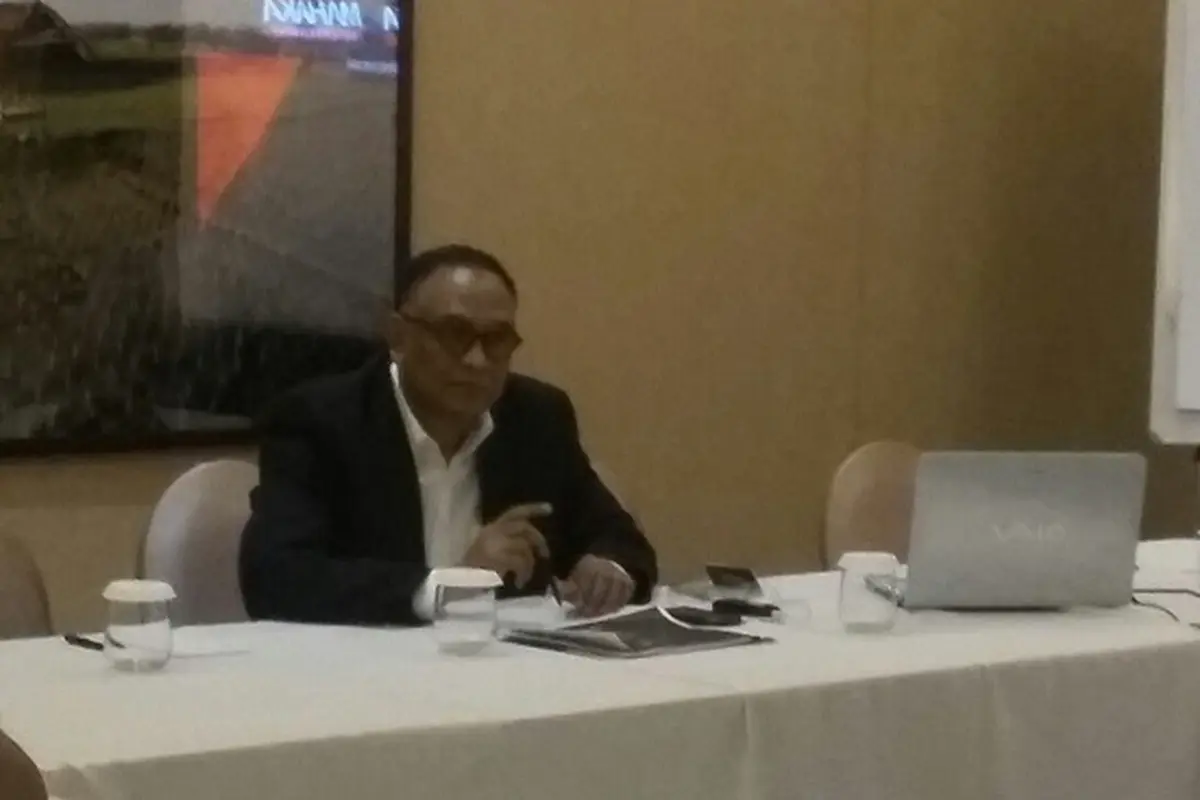 Hasani Abdul Gani dalam Pertemuan antara Mahaka Sports and Entertainment dan perwakilan klub-klub di Hotel Century, Senin (7/7/2015). (Bola.com//Sisbrianto.Guntar)