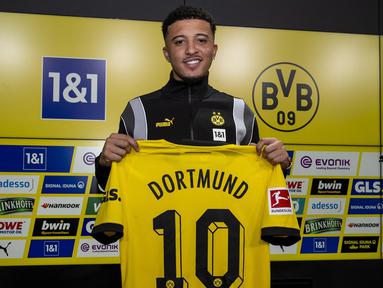 Dalam beberapa musim terakhir, Borussia Dortmund seolah menjadi penantang tunggal hegemoni Bayern Munchen di Bundesliga. Bukan tanpa alasan, Borussia Dortmund nyatanya banyak menghasilkan pemain berkualitas yang dipromosikan dari tim akademi atau pun sekedar memoles dari klub lain yang akhirnya dilepas setelah menjadi incaran klub-klub besar Eropa. Uniknya ada beberapa pemain yang sempat dilepas namun akhirnya kembali memperkuat Borussia Dortmund dengan berbagai alasan, seperti kalah bersaing atau pun tak cocok dengan atmosfir liga bersama klub barunya. Seperti 4 pemain berikut ini. (bvb.de)