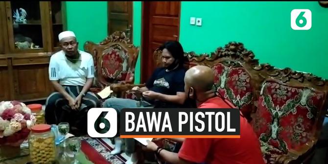 VIDEO: Heboh Kepala Sekolah di Garut Bawa Pistol