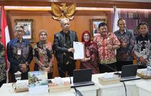 Temui Wamensos, Bupati Nganjuk dan TP2GP Serahkan Usulan Kepahlawanan Marsinah