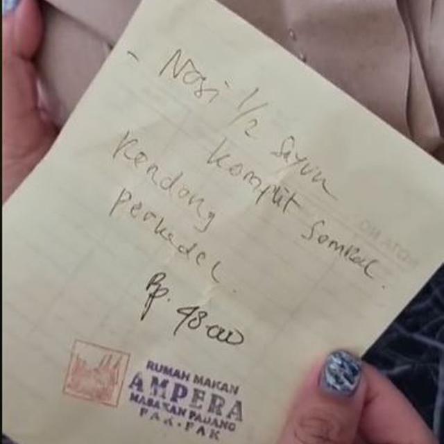 Warganet Ungkap Harga Sebungkus Nasi Padang di Papua Barat