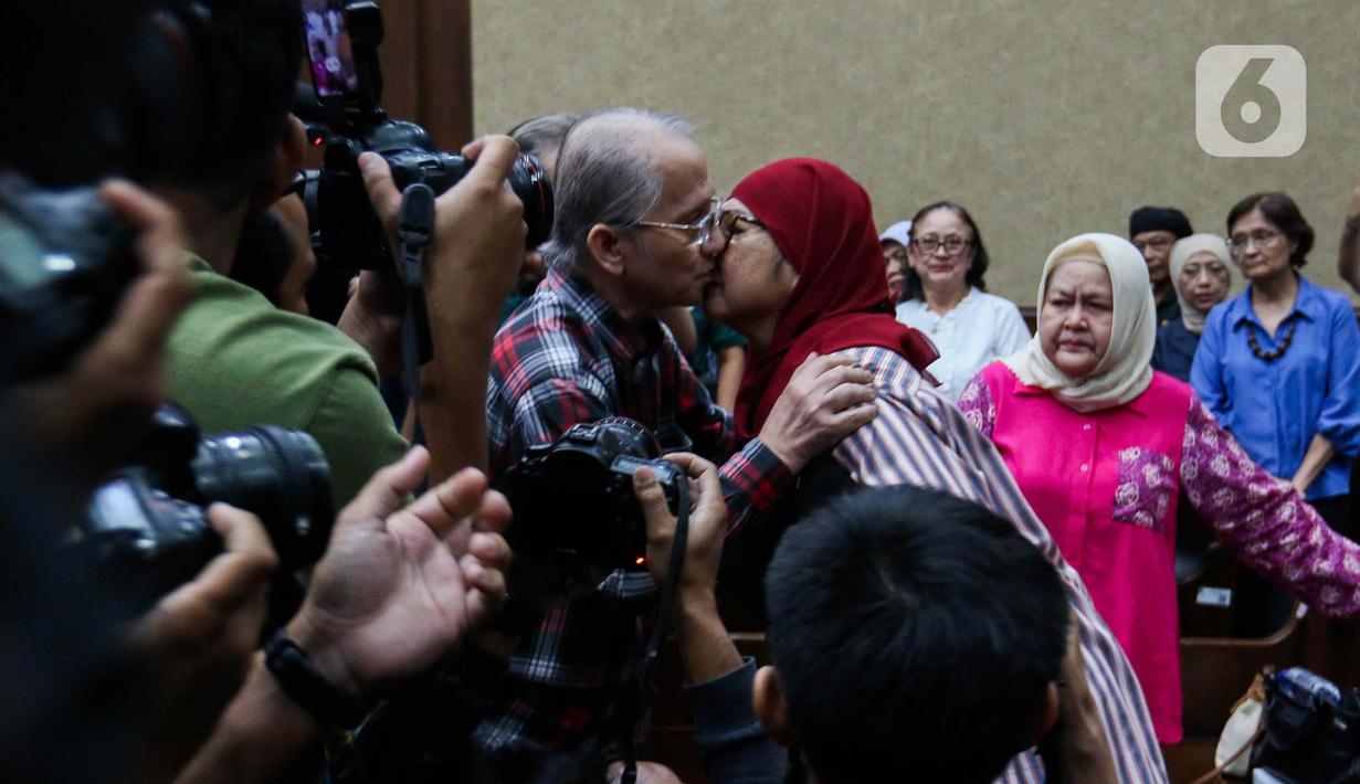 Vonis ini lebih ringan dari tuntutan jaksa yang menuntut Karen Agustiawan dipidana 11 tahun penjara dan denda sebesar Rp1 miliar subsider enam bulan kurungan. (Liputan6.com/Herman Zakharia)