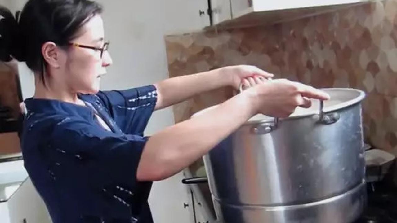 5 Potret Dapur Kotor Prilly Latuconsina, Blender Hingga Ada Wajan Pantat Gosong Kayak di Rumah Kita-kita