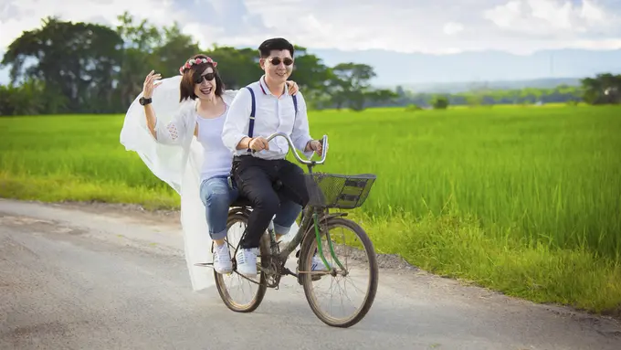 couple bahagia romantis