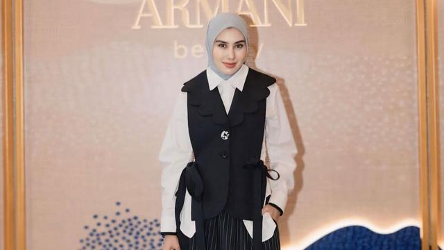 Gaya Hijab Stylish Syahnaz Sadiqah yang Kini Jadi Istri Pejabat. (Dok: IG @syahnazs https://www.instagram.com/syahnazs/)