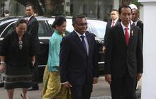 Akrabnya Jokowi dan PM Timor Leste ngobrol santai di teras Istana