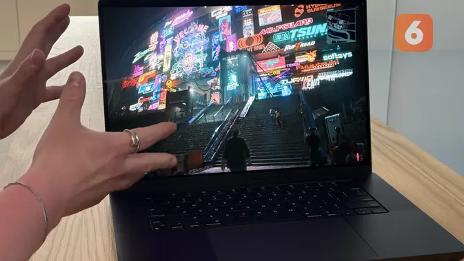 <p>CD Projekt Red demo game Cyberpunk 2077 di perangkat MacBook Pro. (Liputan6.com/ Yuslianson)</p>