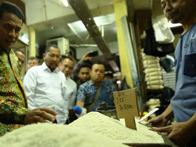 Sidak Pasar Induk Ciang Dan Kramatjati Mentan Temukan Beras Di Harga Rp 8 200 Per Kg News Liputan6 
