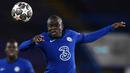 N'Golo Kante. Gelandang tengah Prancis berusia 30 tahun ini menjelma menjadi andalan Chelsea di lini tengah. Keunggulannya adalah daya jelajah yang tinggi dalam tiap pertandingan. Total 5 musim, ia telah bermain dalam 218 laga dengan mencetak 11 gol. (Foto: AFP/Ben Stansall)