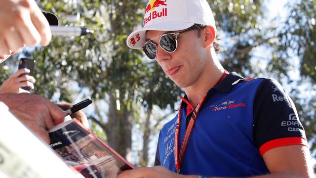 Berburu Tanda Tangan dengan Para Pembalap F1