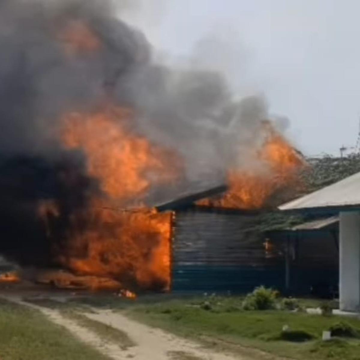 Ricuh di perumahan perusahaan kayu akasia riau