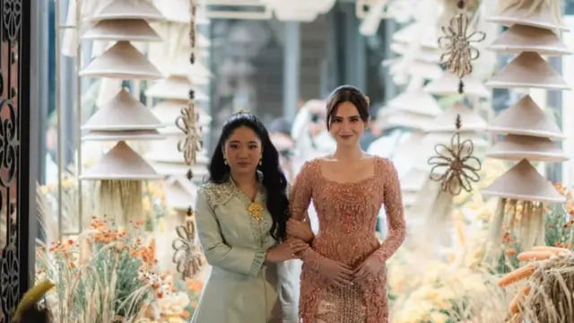 Sherina Hadju, Adik Syifa Hadju saat Lamaran sang Kakak pakai heels. [@syifahadju]