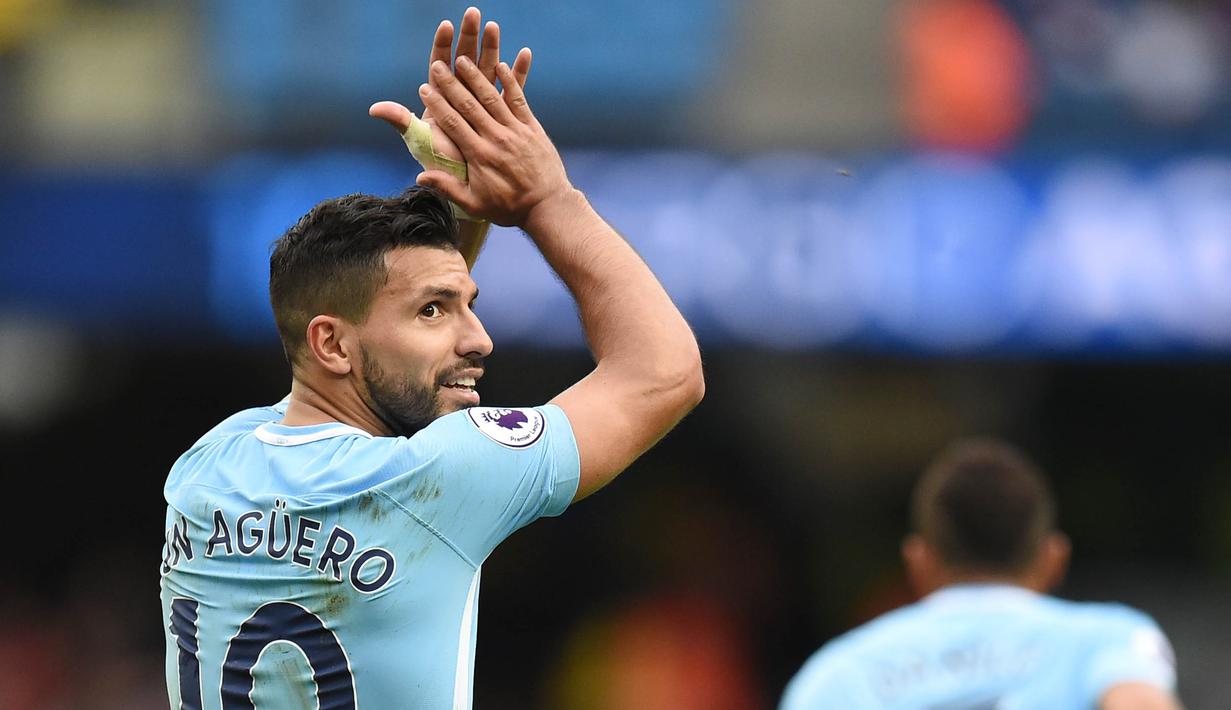 4. Sergio Aguero - Striker berkewarganegaraan Argentina ini telah sembilan tahun berseragam Manchester City. Saat ini pria yang telah berusia 32 tahun itu masuk jajaran lima besar bomber ganas Premier League. Total, ia mengemas 180 gol dari 261 pertandingan. (AFP/Oli Scarff)