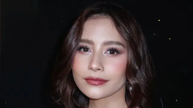 Prilly Latuconsina Tampil Anggun Romantis dengan Rossy Glam, Bisa Jadi Inspirasi untuk Makeup Ngedate