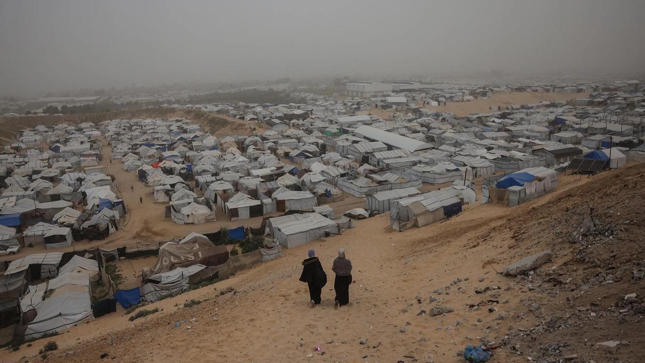 FOTO: Kabut Debu Selimuti Kamp Pengungsi Gaza di Tengah Ketidakpastian Gencatan Senjata