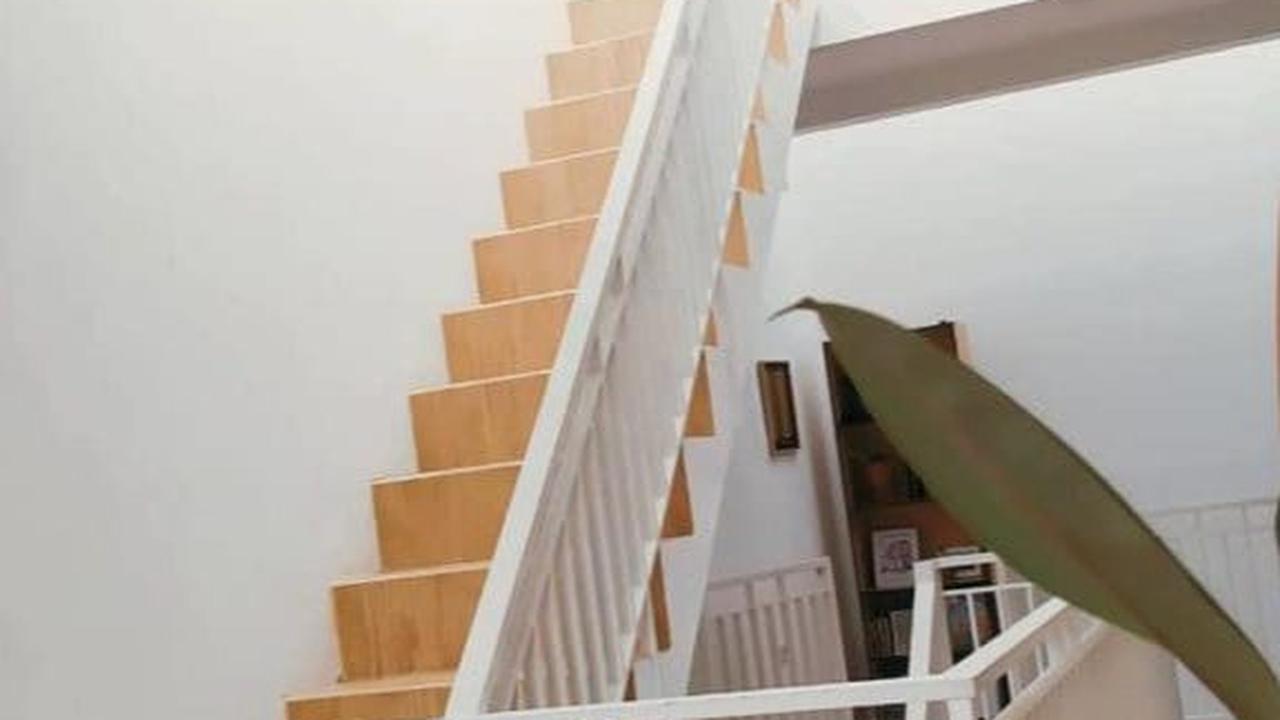 Desain Rumah 3 Lantai dengan Tangga Minimalis