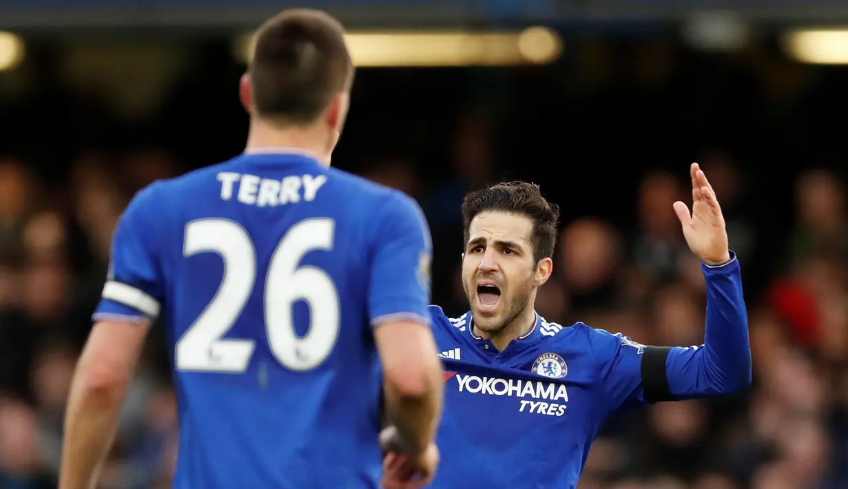 Ekspresi pemain Chelsea, Cesc Fabregas, setelah mencetak gol ke gawang West Ham United dalam lanjutan Liga Inggris di Stadion Stamford Bridge, London, Sabtu (19/3/2016). (Reuters/John Sibley)