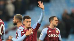 Philippe Coutinho. Sayap kiri Brasil berusia 29 tahun ini baru setengah musim memperkuat Aston Villa sejak pertengahan musim 2021/2022 dengan status pinjaman dari Barcelona. Akhir musim 2021/2022 ini masa peminjamannya akan berakhir dan Aston Villa telah sepakat untuk mempermanenkannya musim depan dengan nilai transfer 20 juta euro. Bersama Aston Villa hingga kini ia telah tampil dalam 18 laga di Liga Inggris dengan torehan 4 gol dan 3 assist. (AFP/Lindsey Parnaby)