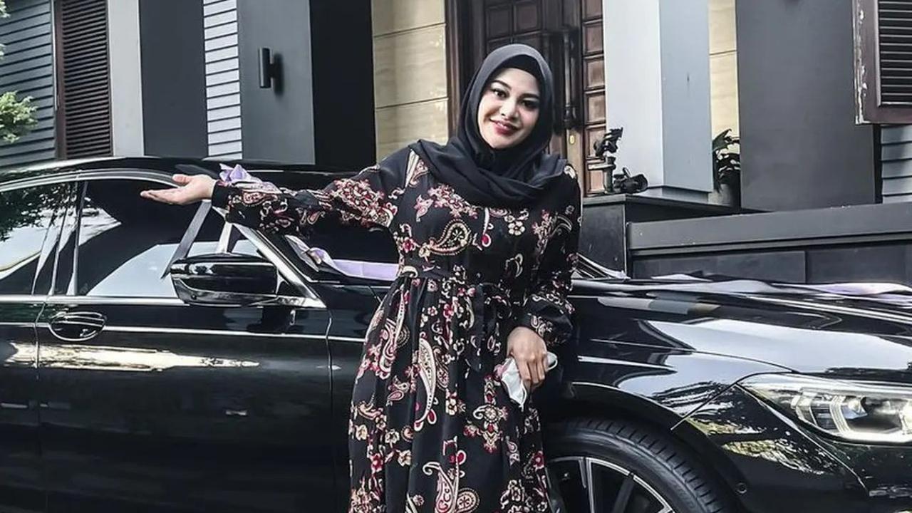 Pada ulang tahunnya yang ke-23 tahun 2021, Aurel dihadiahi sebuah mobil oleh Atta Halilintar.