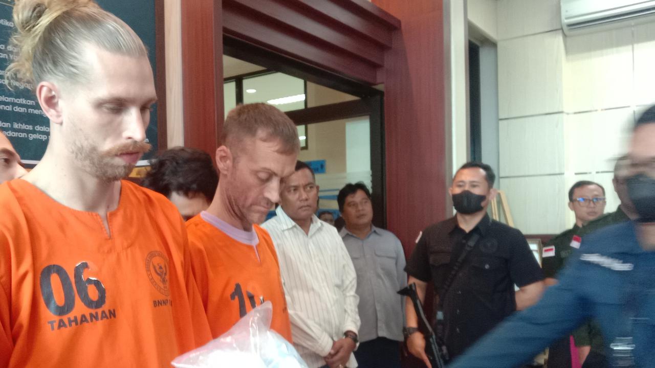 Demi Rp82 Juta, Dua WN Inggris Nekat Edarkan Kokain di Bali