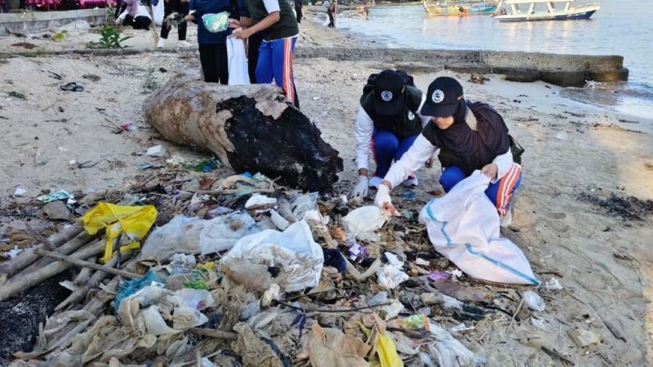 Pemkab Jepara Ajak Warga Peduli Lingkungan dalam Aksi Bersih-bersih Pantai Jepara, Sampah Berkurang Signifikan