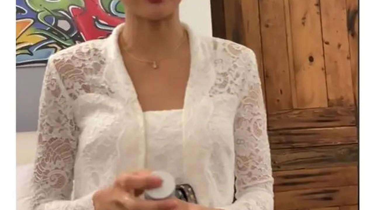 6 Potret Widi Vierratale di Siraman Jelang Nikah Sang Adik, Pakai Kebaya Putih