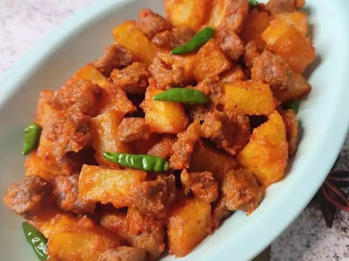 <b>9. Sambal Goreng Kentang Daging</b>