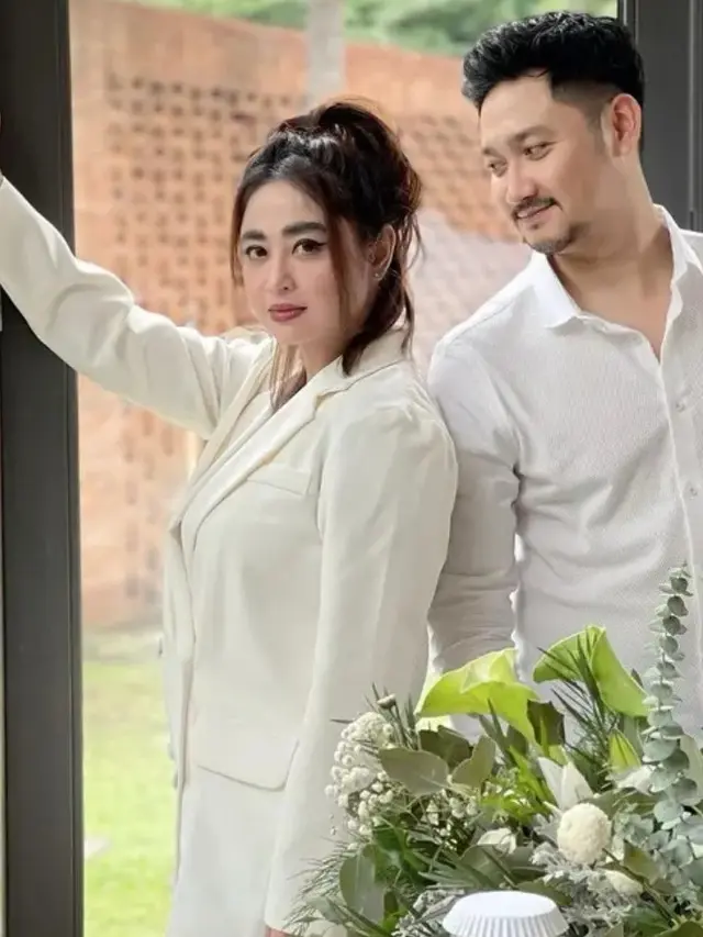 Potret Artis Indonesia yang Menikah dengan Manager Sendiri, Ada yang Bercerai