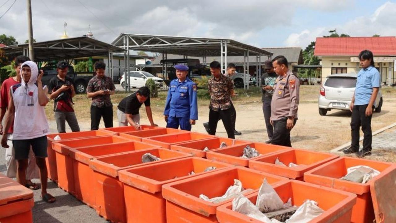 Polres Bangka Barat Gagalkan Penyelundupan Timah Ilegal 10 Ton dengan Modus Fiber Udang