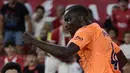 Gol-gol kemenangan Valencia dicetak oleh Mouctar Diakhaby dan Javi Guerra (88'). Sementara tuan rumah hanya bisa membalas satu gol lewat Youssef En-Nesyri (69') dan bermain dengan 10 pemain sejak Loic Bade diganjar kartu merah pada menit 81. (CRISTINA QUICLER/AFP)