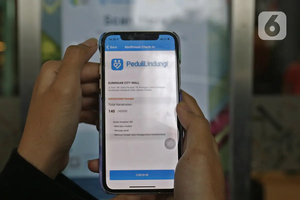 Pengunjung Mal Wajib Scan QR Code Aplikasi PeduliLindungi