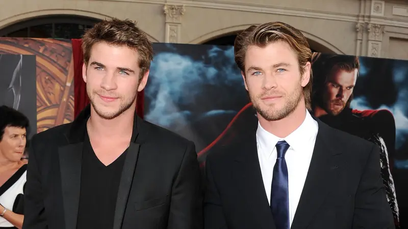 [Bintang] Chris Hemsworth - Liam Hemsworth