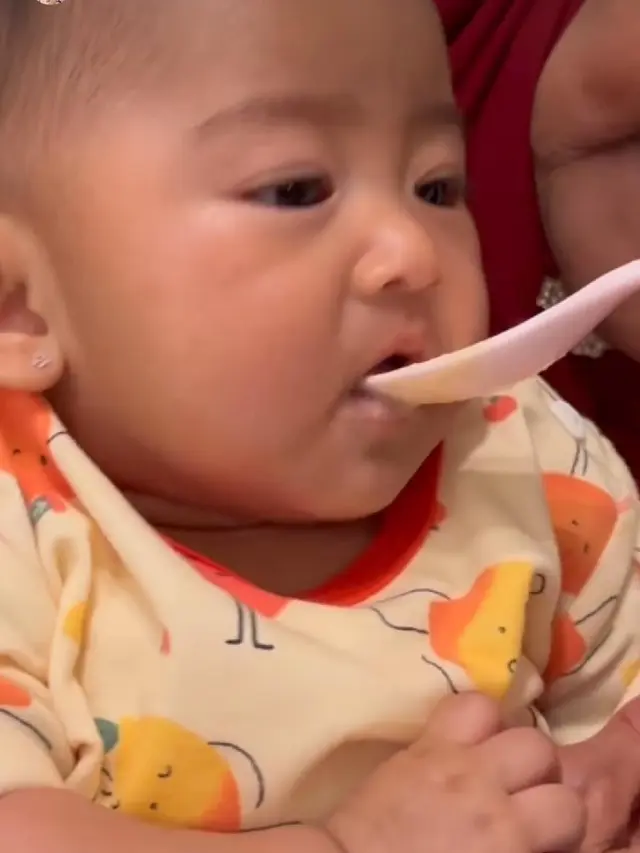 Ria Ricis tuai pro kontra karena MPASI dini sang putri