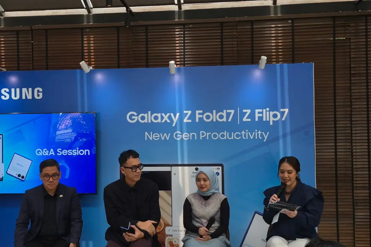 Head of Indonesia Android Platforms and Ecosystem Partnership Google, Denny Galant; MX Product Marketing Senior Manager Samsung Electronic Indonesia, Ilham Indrawan; Associate Director Kantar Indonesia, Ummu Hani.