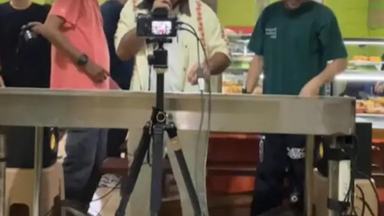 Kunto Aji Ajak Masyarakat Populerkan Perayaan Ulang Tahun dan Wisuda di Warteg