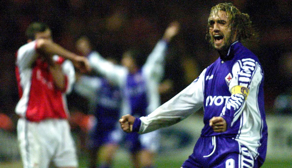 Gabriel Batistuta yang pensiun pada Maret 2005 bersama klub asal Qatar, Al Arabi SC tercatat pernah membela Fiorentina selama 9 musim mulai 1991/1992 hingga 1999/2000. Pada pekan perdana Liga Italia musim 1997/1998 ia mampu mencetak hattrick saat Fiorentina menang 3-2 atas tuan rumah Udinese (31/8/1997). (AFP/Adrian Dennis)
