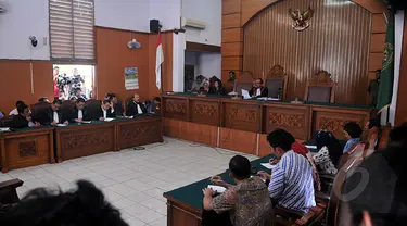 Sidang lanjutan praperadilan Komjen Budi Gunawan (BG) di Pengadilan Negeri (PN) Jakarta Selatan, kembali digelar Senin (16/2/2015).  Sidang beragendakan pembacaan putusan oleh hakim PN Jakarta Selatan. (Liputan6.com/Johan Tallo)