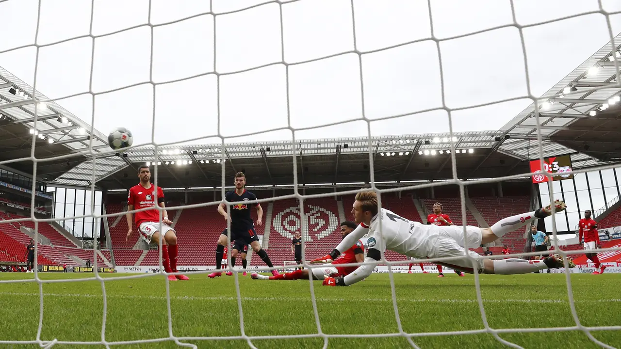 RB Leipzig Pesta Gol ke gawang Mainz 05
