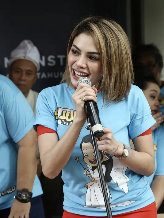 "Kita menetapkan dari hasil gelar perkara minggu lalu (Nikita Mirzani) ditetapkan sebagai tersangka," ucapnya di Polres Metro Jakarta Selatan, Kamis (30/3/2017). (Galih W. Satria/Bintang.com)