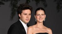 Brooklyn Beckham dan Nicola Peltz menghadiri Academy Museum Gala di tahun ke-2 di Academy Museum of Motion Pictures di Los Angeles, California, Amerika Serikat, 15 Oktober 2022. (Jon Kopaloff/Getty Images/AFP)