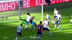 Petr Cech melakukan penyelamatan penting saat Arsenal Hadapi Manchester City. This video is presented by Ballball.
