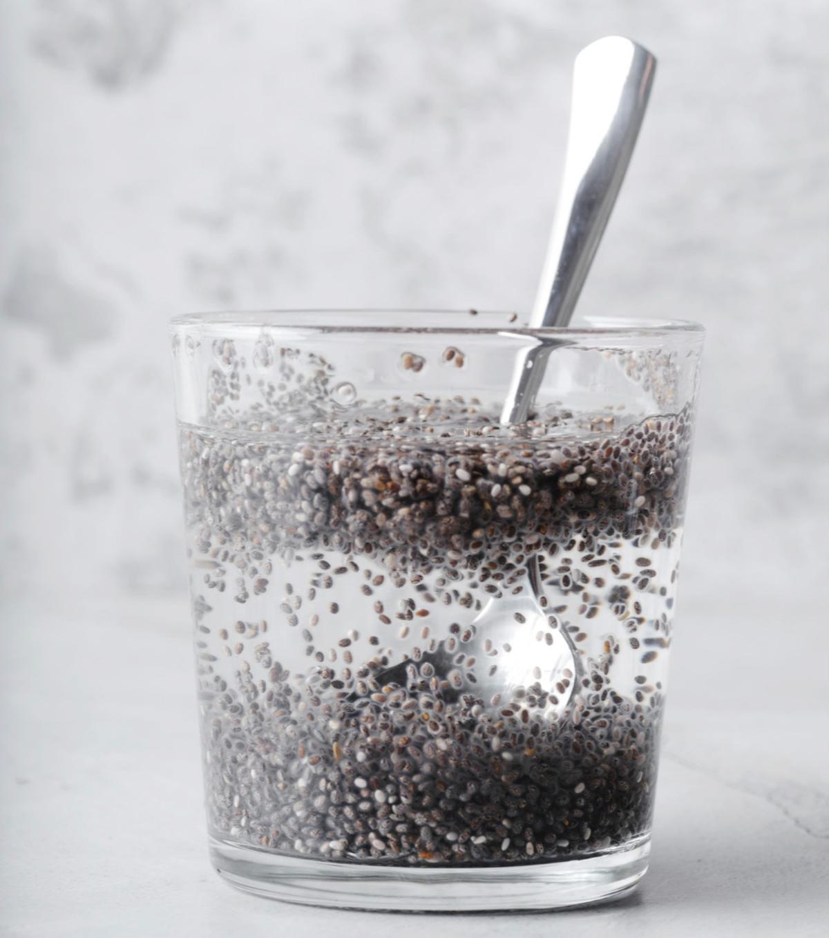 Ilustrasi Chia Seeds Direndam