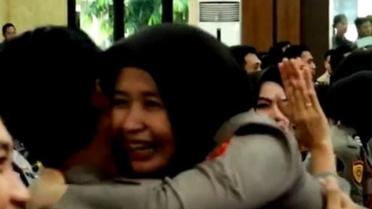 Ucapan selamat juga mengalir dari masyarakat luas untuk para peserta yang lolos Sekolah Perwira. Hal itu bisa dilihat dalam video yang juga diunggah oleh akun TikTok sdm_sulsel. <br>