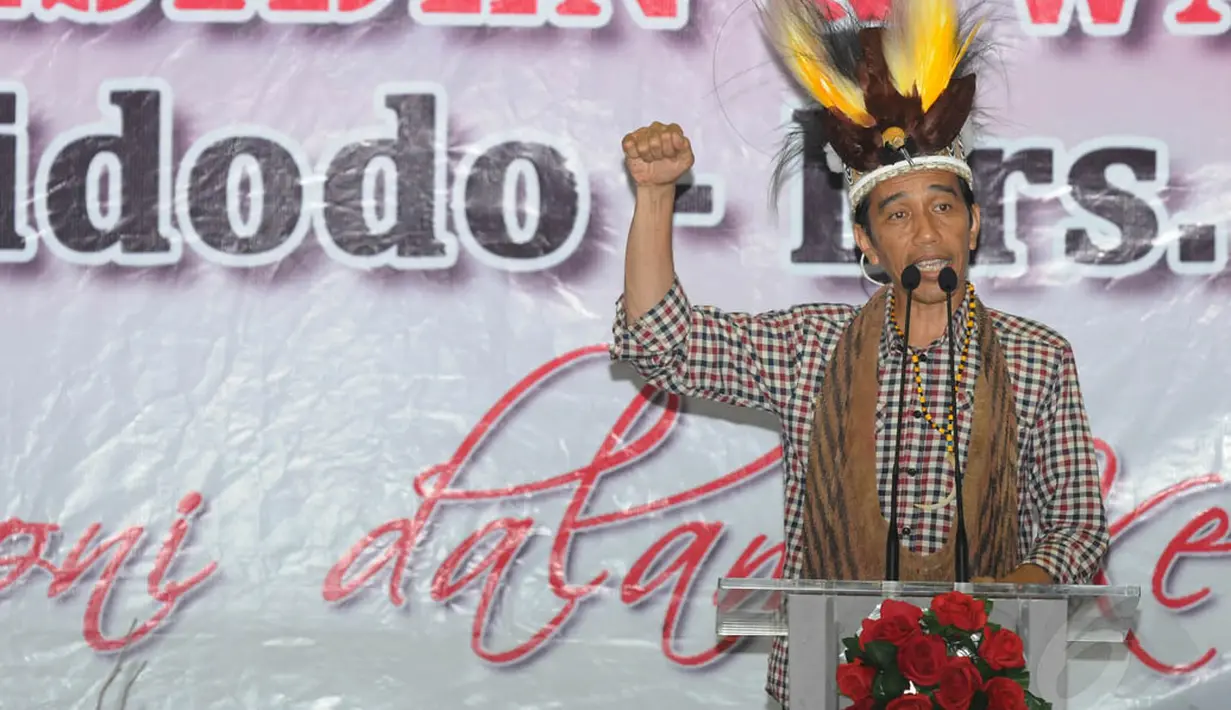 Gubernur DKI Jakarta berstatus nonaktif itu menjabarkan visi dan misinya di hadapan ratusan masyarakat Papua di GOR Waringin, Jayapura, Kamis (5/6/14). (Liputan6.com/Herman Zakharia)