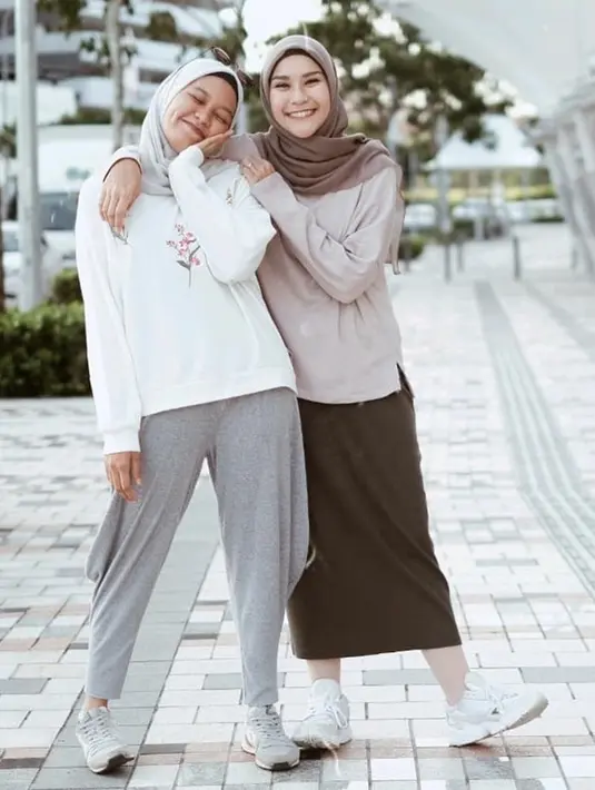 Potret ini adalah saat Prili Nur Afrida tengah menemani Zaskia Adya Mecca ke Malaysia. (Liputan6.com/IG/@prilianurafrida)