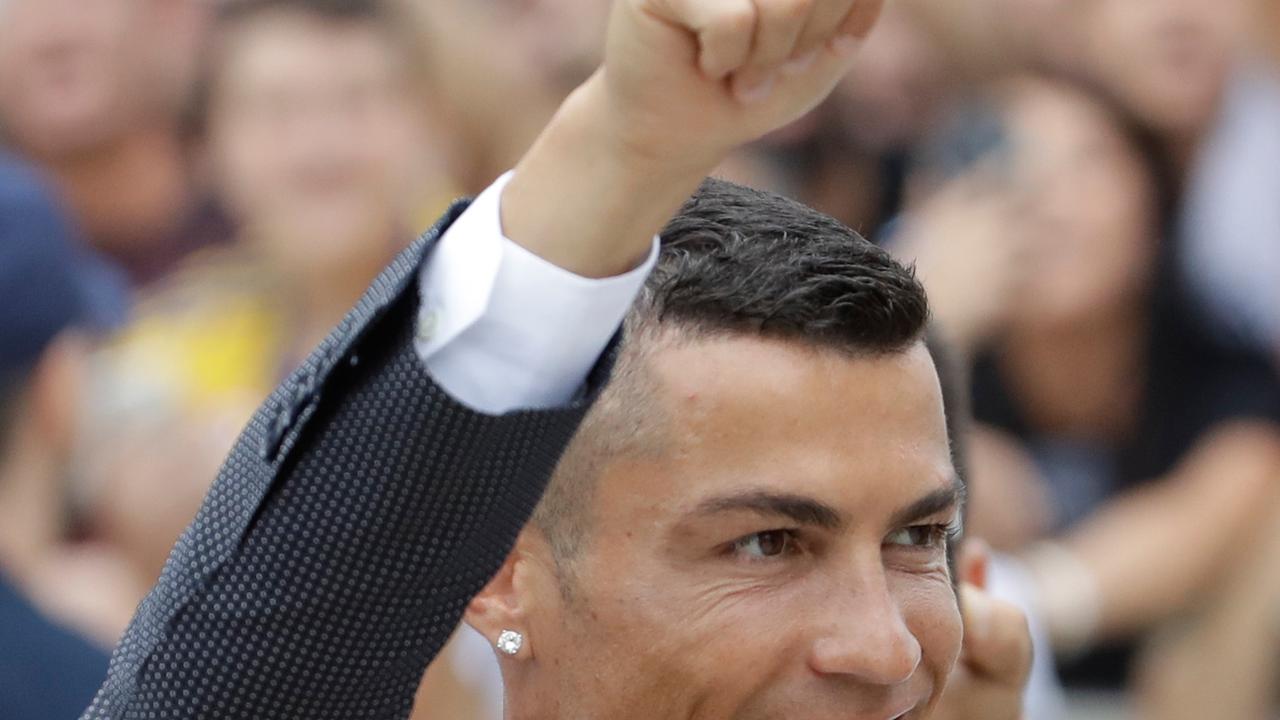 Saat Cristiano Ronaldo Disambut Tifosi Juventus