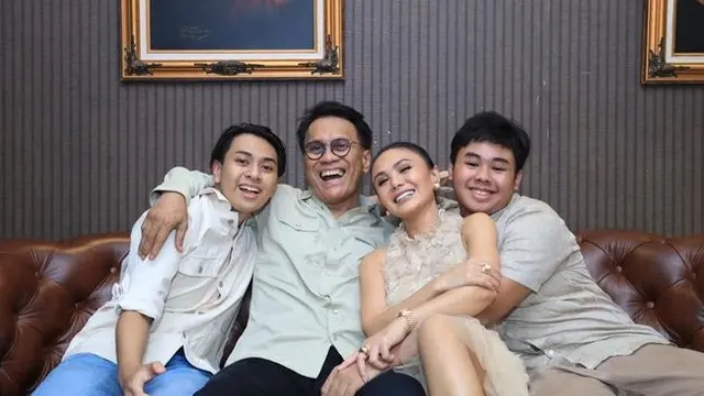 6 Momen Yuni Shara Rayakan Natal 2021 Bareng Mantan Suami, Tetap Kompak